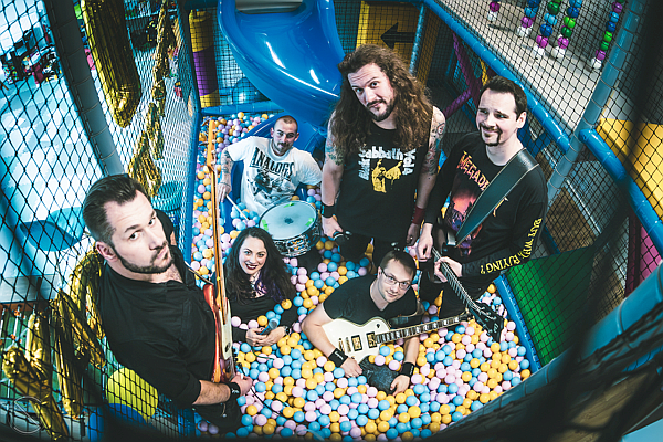 Czy jest to “Zabawne?” – pyta słuchaczy warszawska&nbsp;Gorgonzolla