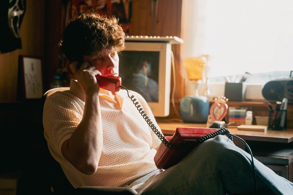 Oskar Cyms opowiada o sile miłości w nowym utworze “Nie musisz się&nbsp;bać”