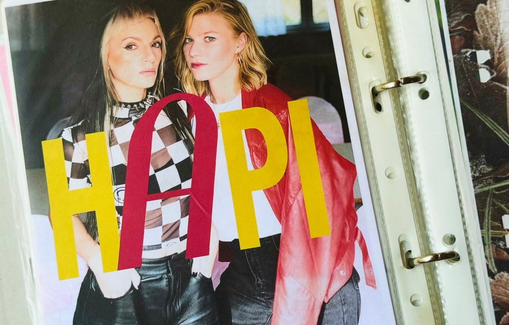 Sarsa i Kathia wcale nie takie „HAPI” w klipie przywołującym lata&nbsp;90.