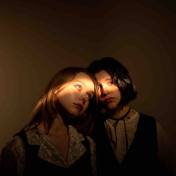 Wiktoria Zwolińska i Livka poruszają w singlu “nie płacz dziewczyno”