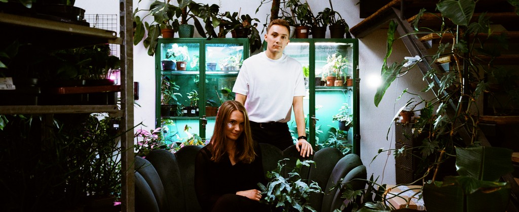 Elektroniczna opowieść o wartościach – EKHTO z nowym minialbumem&nbsp;„Daleko”