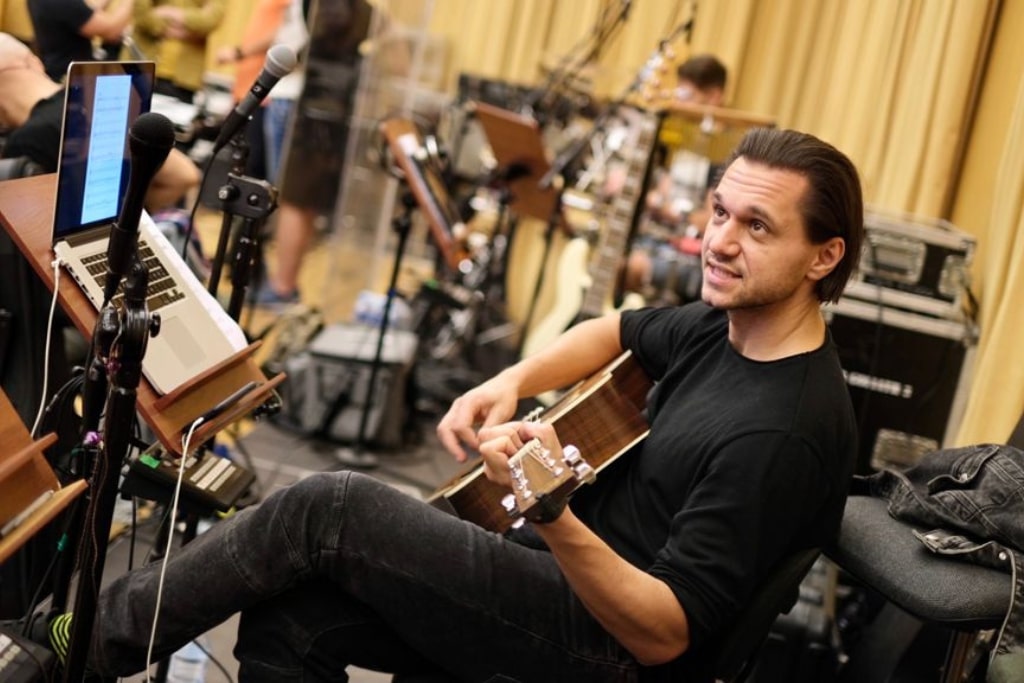 „Możemy” – muzyczna opowieść Maćka Starnawskiego o drugich&nbsp;szansach