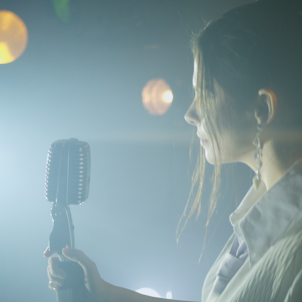 ILA URBAN z muzyczną “Reklamówką” przemyśleń