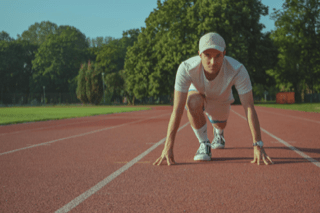 Arek Borzdyński z singlem „Poddam się” – piosenka o sile, która rodzi się ze&nbsp;zwątpienia