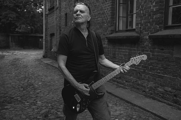 Mechu z łódzkiego Jezabel Jazz wydaje solowy debiut “Mechu&nbsp;001”